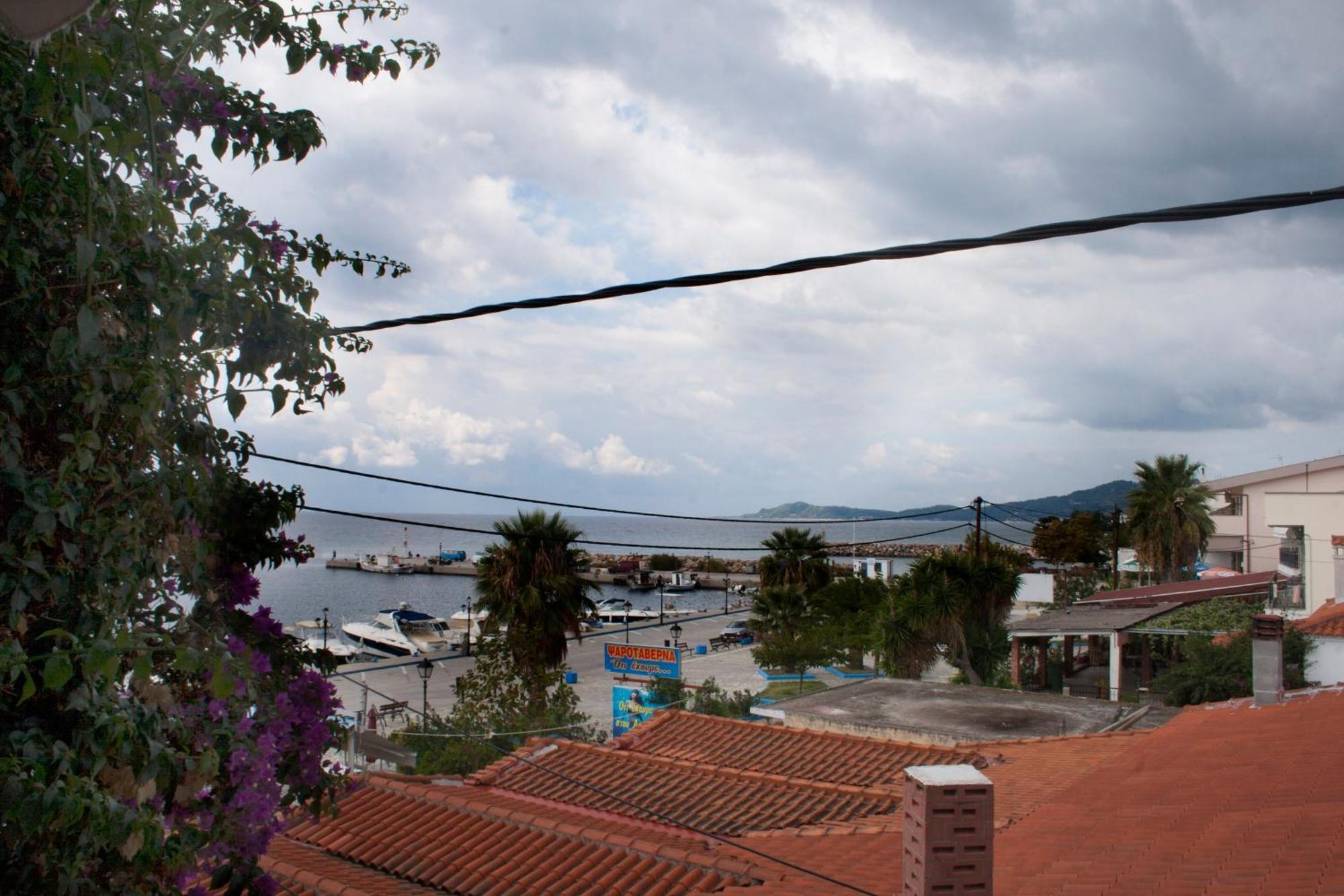 Peristerianos Apartments Nea Skioni Exterior foto